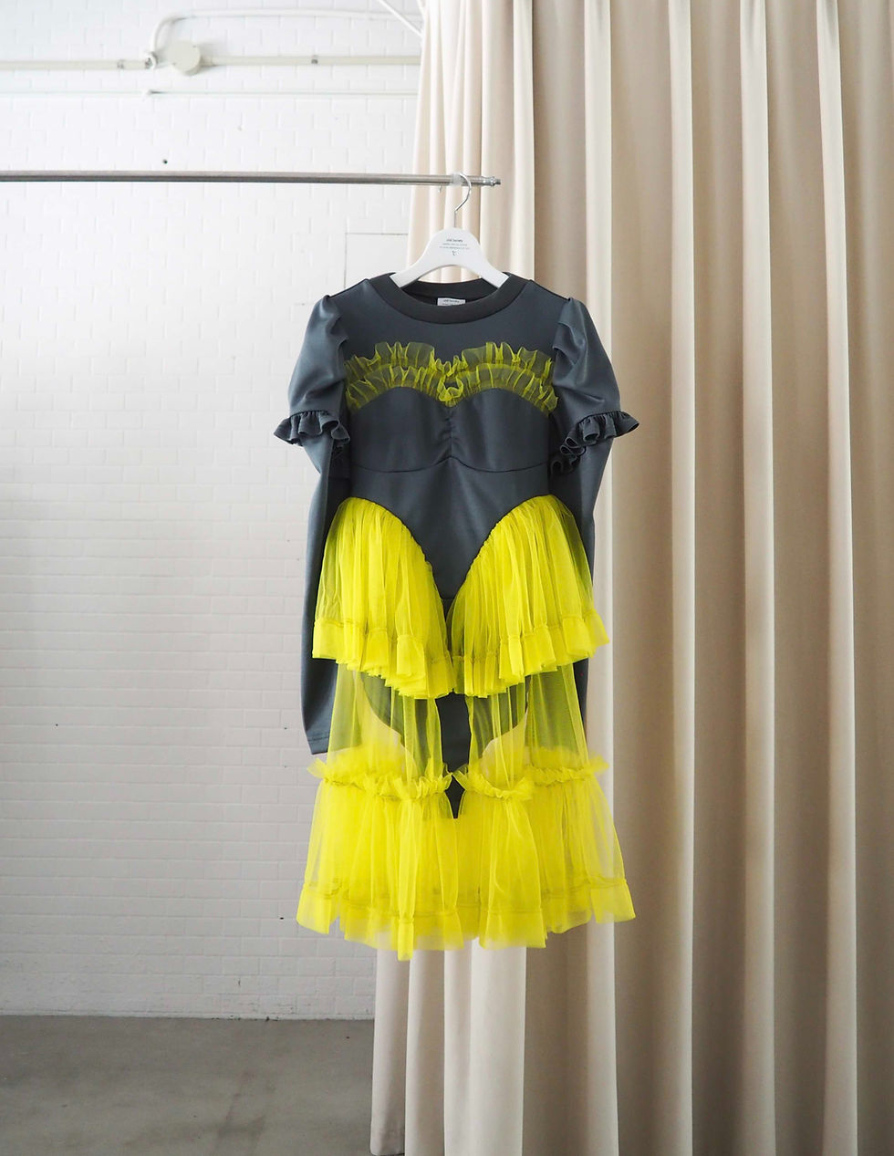 サムネイル： 78℃ rompers / charcoal × yellow