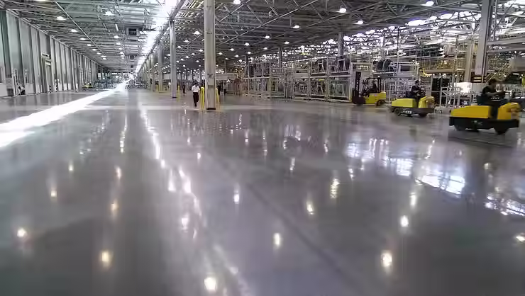 Smooth, durable industrial concrete floor reinforced with basalt mesh, offering corrosion-free durability, thermal stability, and resistance to oils and solvents—perfect for high-traffic manufacturing and warehouse environments.