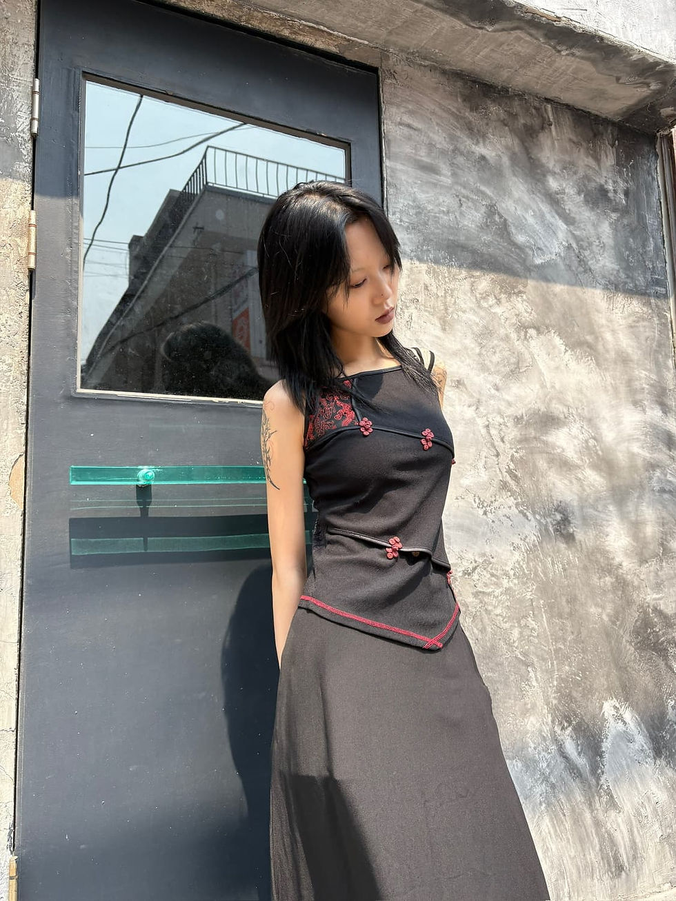 Thumbnail: Ozz on oriental detail sleeveless