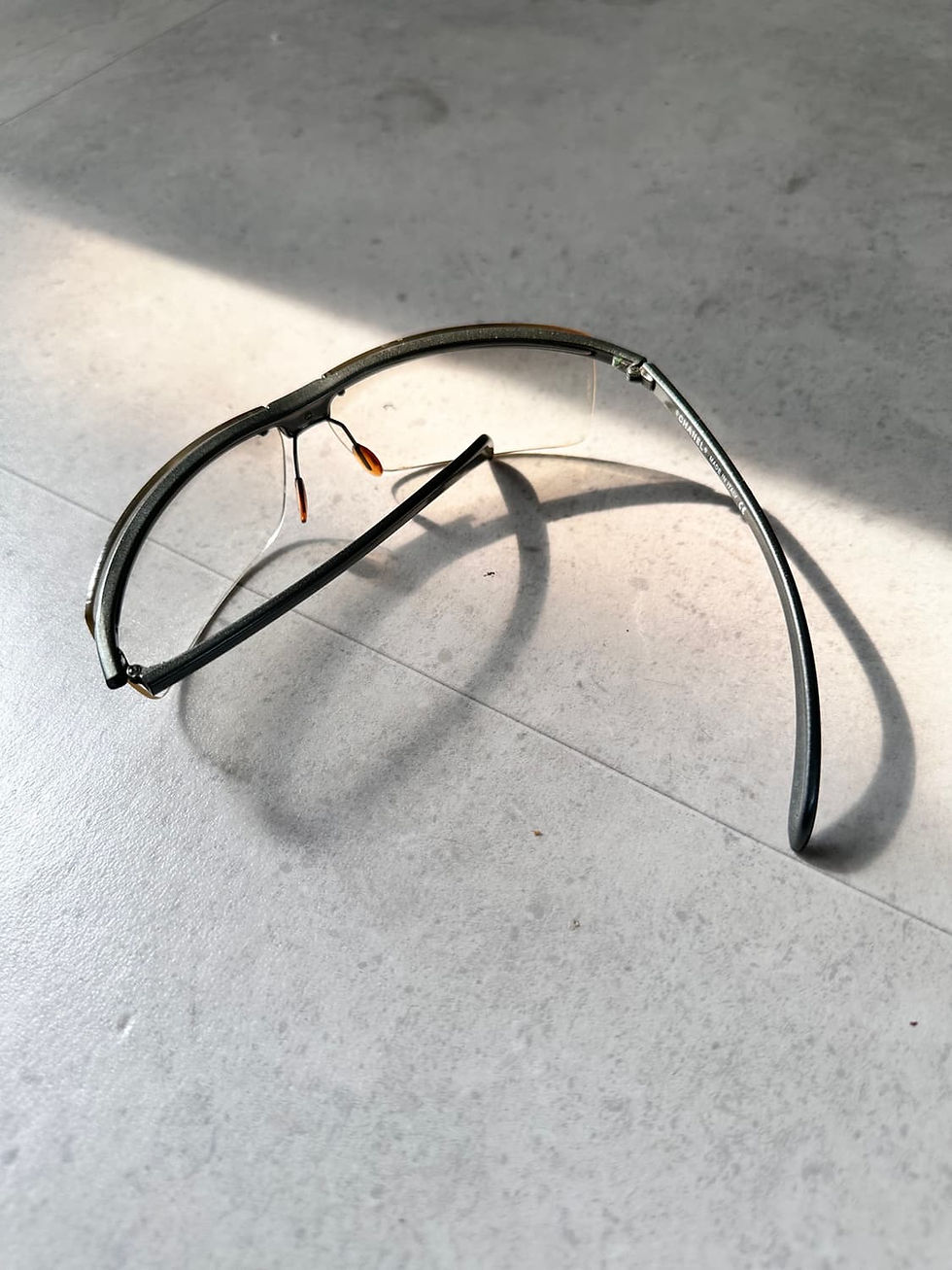 섬네일: Chanel goggle type glasses