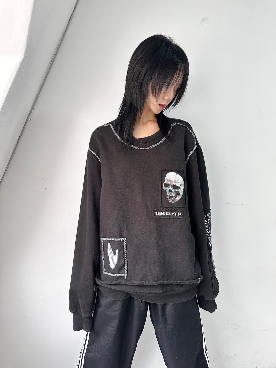 Hyein Seo black sweatshirt