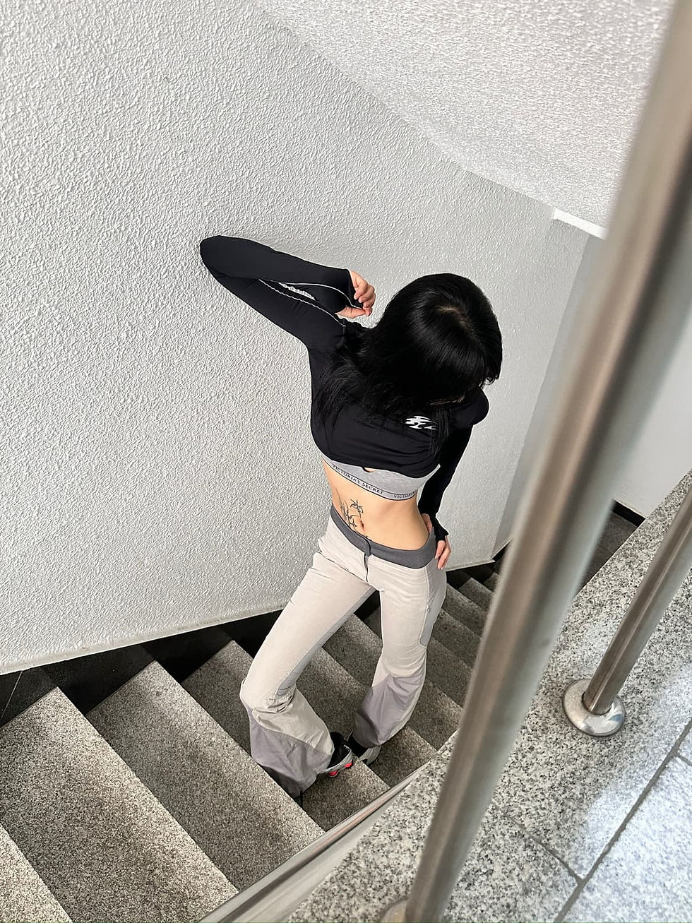 Thumbnail: Hyein Seo crop jersey long sleeve