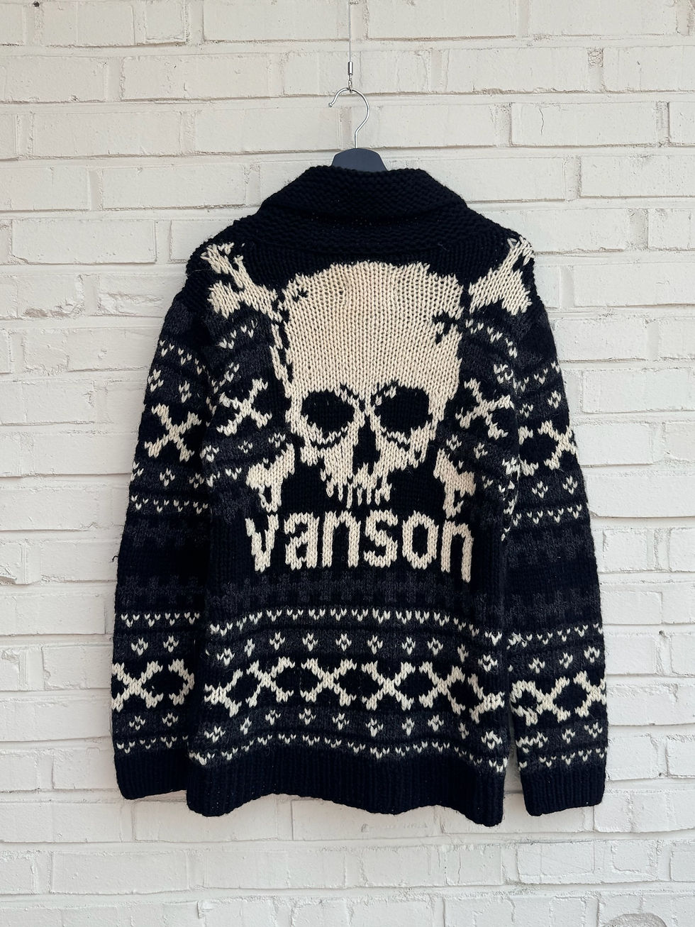 섬네일: Vanson skull detail cowichan