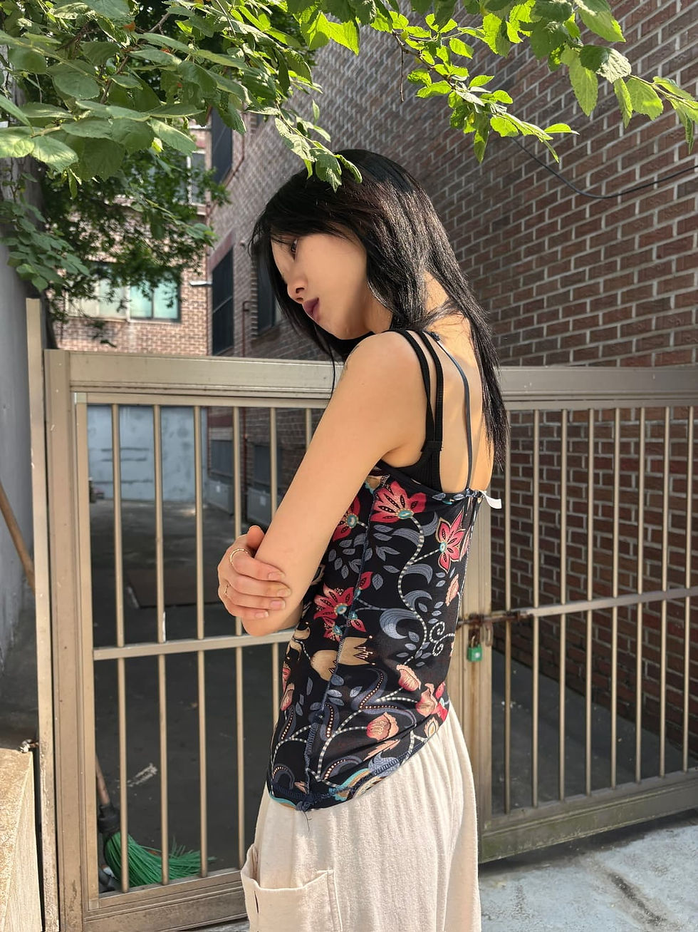 Thumbnail: Ozz on oriental pattern sleeveless