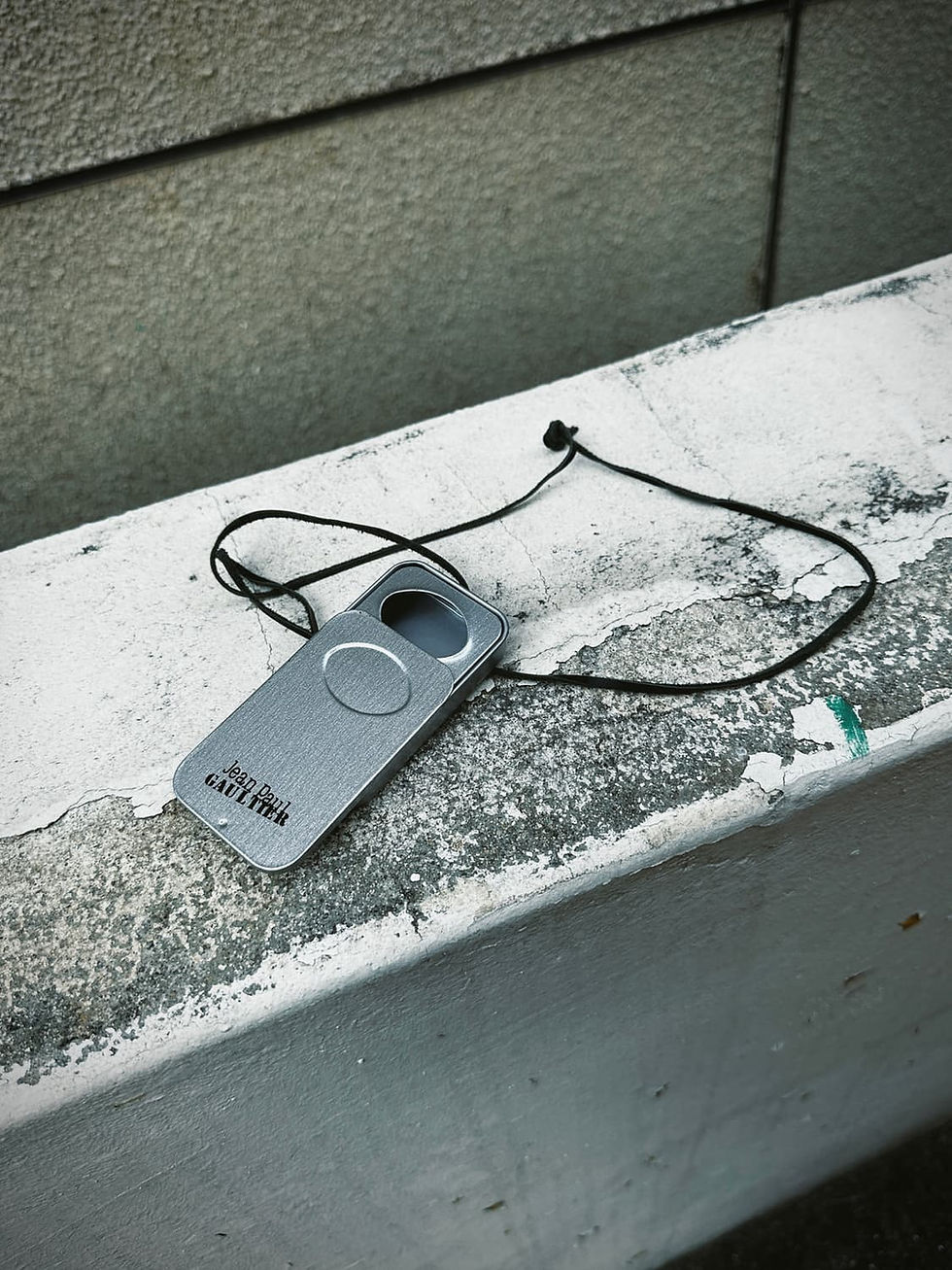 섬네일: Jean Paul Gaultier ash trey necklace