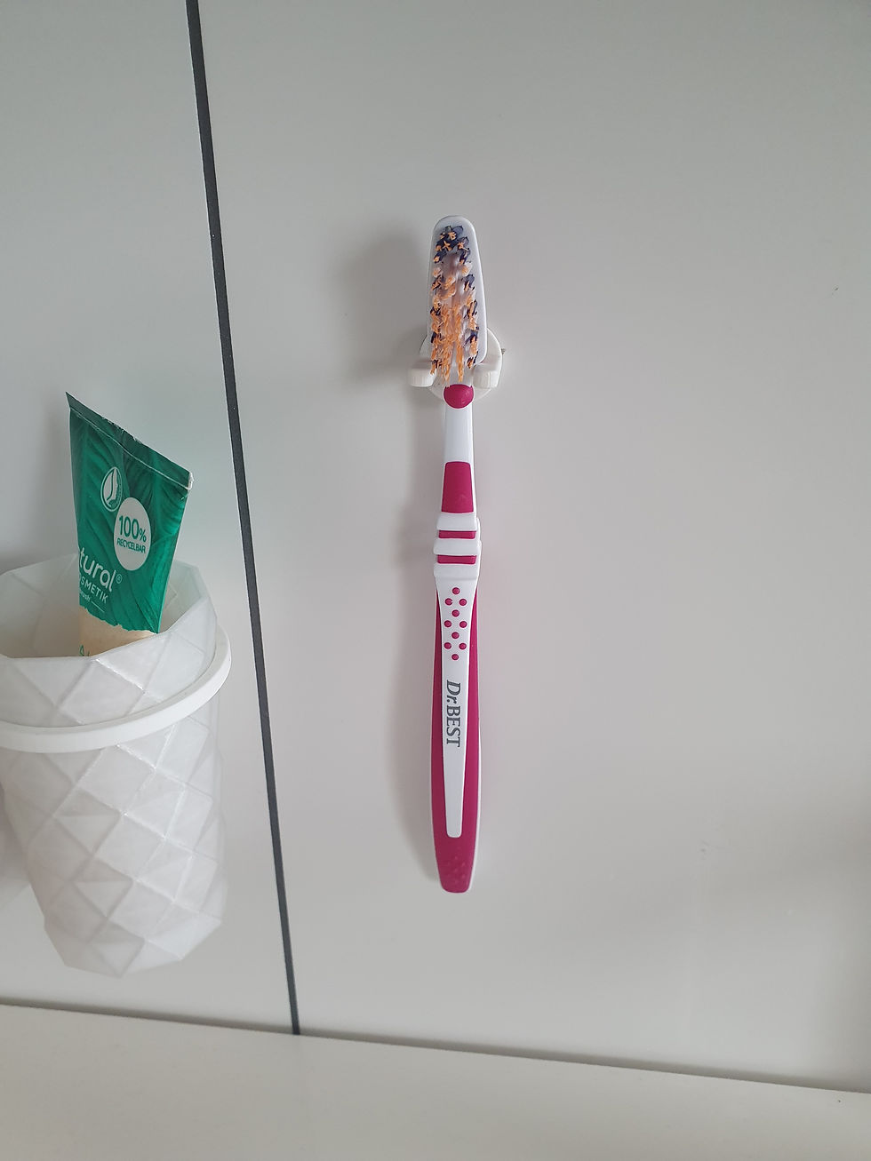 Miniaturbild: Halter für Zahnbürste mit Zahnbürste