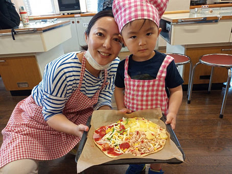 〈はじめてクッキング♪ピザを焼くよ♪〉