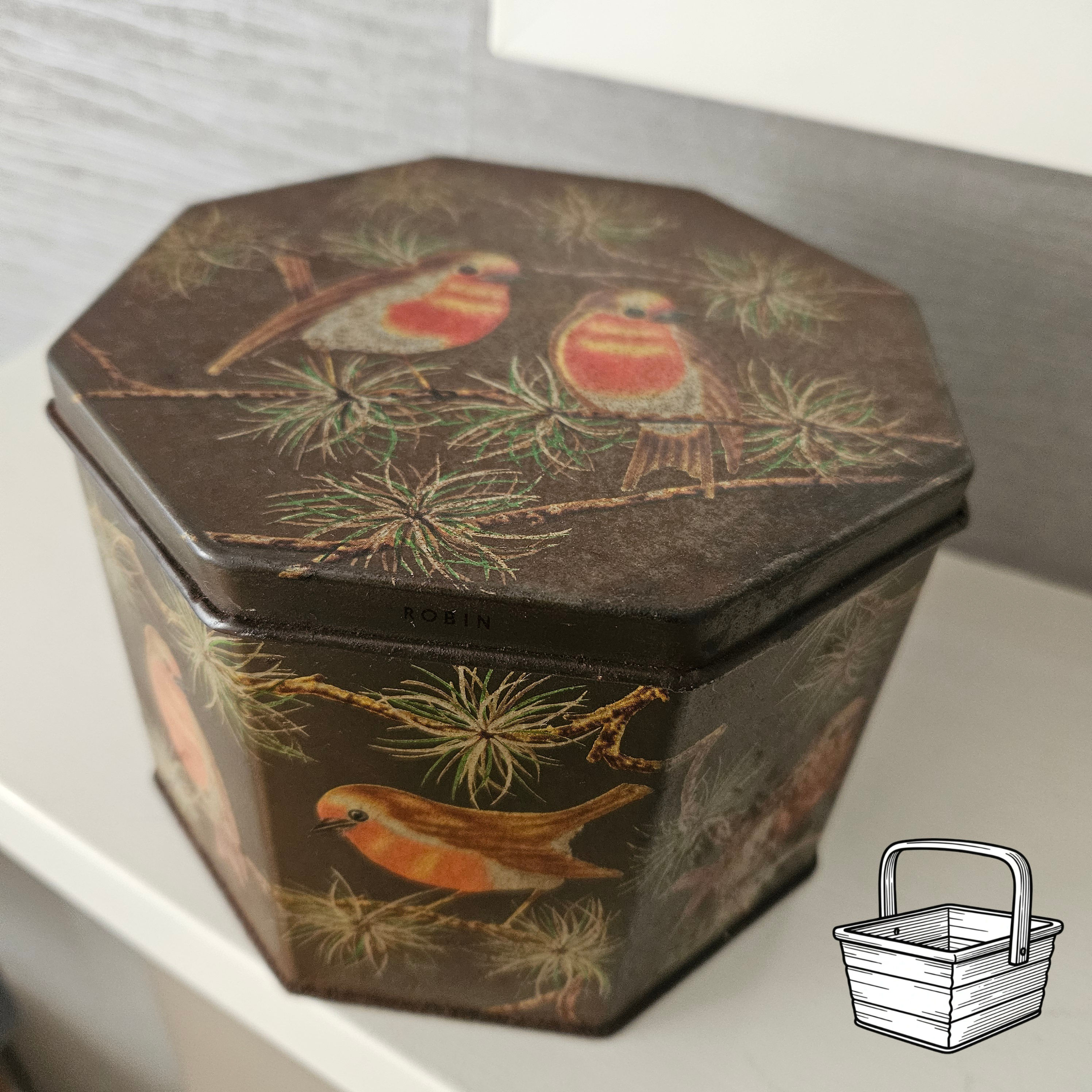 1961 Huntley & Palmers Octagonal Christmas Robin Tin