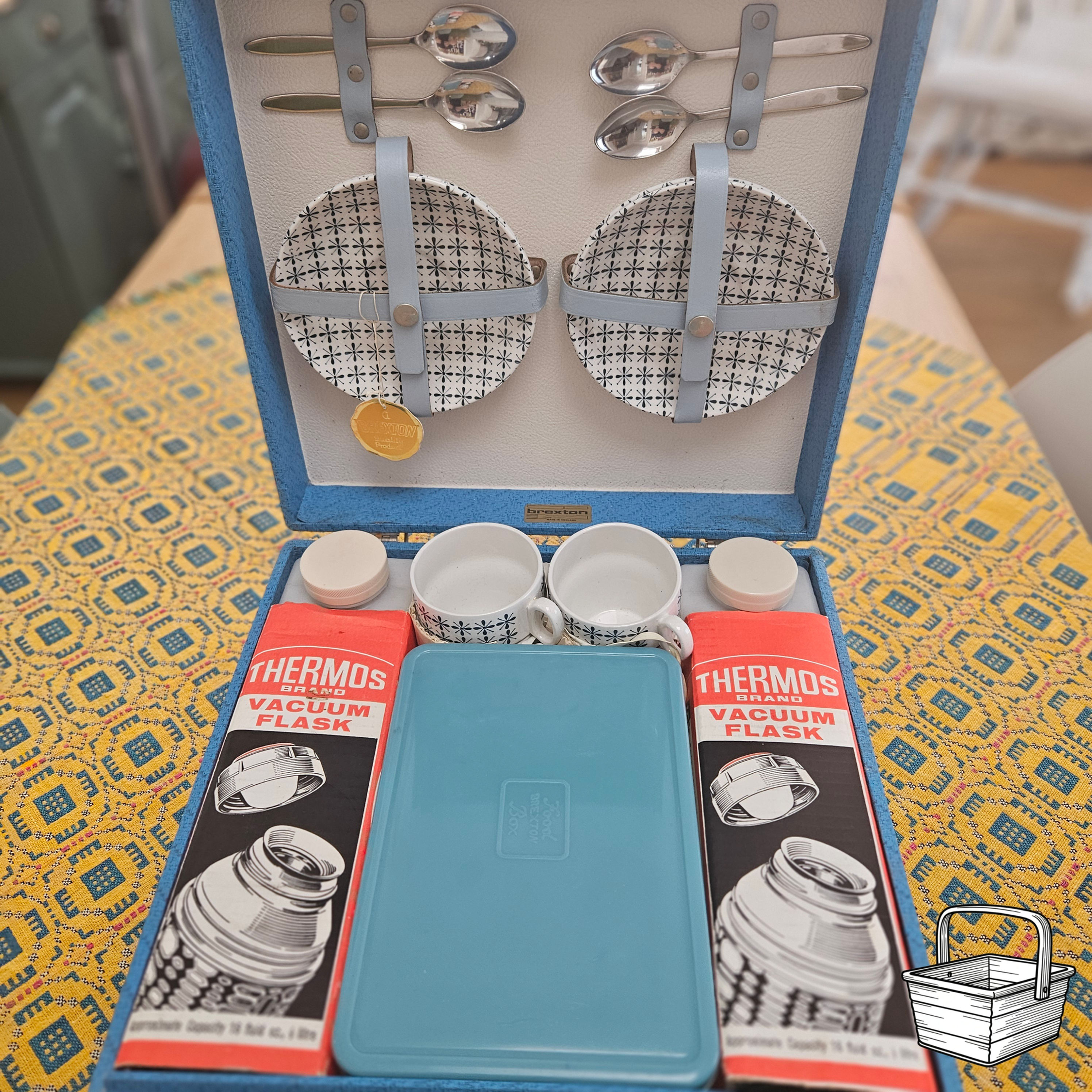 Mid-Century Brexton Picnic Set