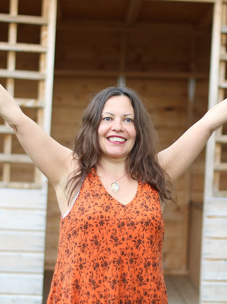 me wide arms orange dress, hand off (2).