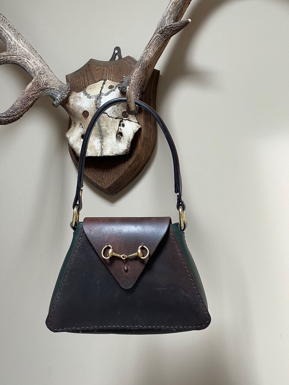 Thumbnail: The small “Hudston” saddlebag Forest green 