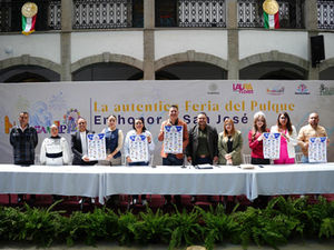 ACOMPAÑA LAURA YAMILI FLORES PRESENTACIÓN DE LA FERIA DE NANACAMILPA EN EL CONGRESO