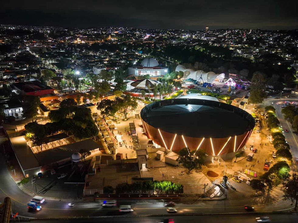GOBERNADORA ENCIENDE ILUMINACIÓN DEL NUEVO PALENQUE DEL RECINTO FERIAL DE TLAXCALA