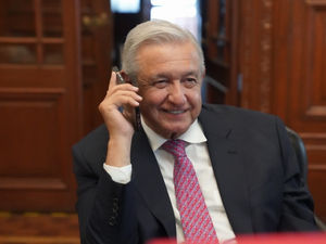 AMLO HABLA CON JEAN-LUC MÉLENCHON, EXCANDIDATO DE IZQUIERDA A PRESIDENTE DE FRANCIA