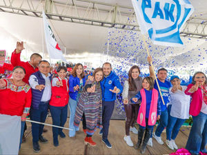 SIN APARATAJE GUBERNAMENTAL XÓCHITL GÁLVEZ VUELCA CON FUERZA EN TLAXCALA