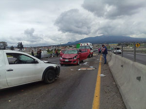 CUATRO LESIONADOS DEJA CHOQUE MÚLTIPLE EN HUAMANTLA