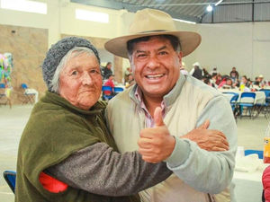 CELEBRA DIPUTADO VICENTE MORALES A LAS MAMÁS EN DIVERSAS COMUNIDADES