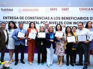 ENTREGA CUÉLLAR CISNEROS CONSTANCIAS DE PROMOCIÓN HORIZONTAL DE SOSTENIMIENTO FEDERAL Y ESTATAL
