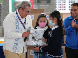 INICIA ENTREGA DE ÚTILES ESCOLARES A ESTUDIANTES DE EDUCACIÓN BÁSICA