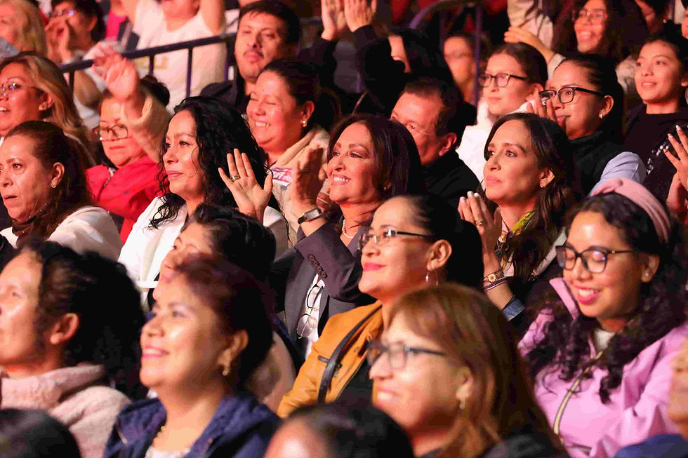 CELEBRA GOBIERNO ESTATAL Y SEDIF A LAS MADRES TLAXCALTECAS CON CONCIERTO DE PANDORA Y FLANS