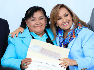 RECONOCIÓ GOBERNADORA A DOCENTES SNTE SECCIÓN 55 CON MÁS DE 30 Y 40 AÑOS DE SERVICIO