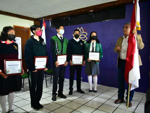 ABANDERA CECYTE A DELEGACIÓN DE ESTUDIANTES REPRESENTANTES EN JUSTAS NACIONAL E INTERNACIONAL