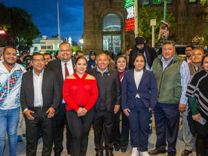 GOBIERNO DE APIZACO ENCIENDE ALUMBRADO PATRIO QUE ILUMINA CON ORGULLO Y ESPERANZA EL CORAZÓN DE LA CIUDAD