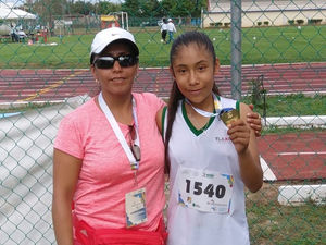 FELICITA SEPE A NIÑA QUE GANÓ SEGUNDA MEDALLA DE ORO EN JUEGOS DEPORTIVOS NACIONALES