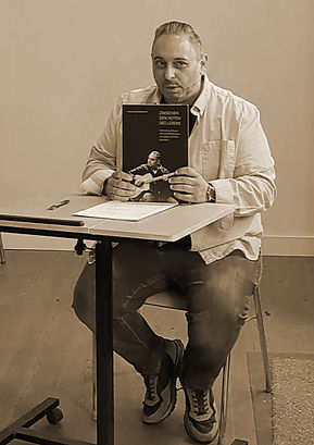 Manolito Steinbach bei einer Lesung