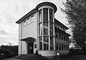 Außenansicht der Hilfestation Oldenburg, Gebäude im Bauhausstil