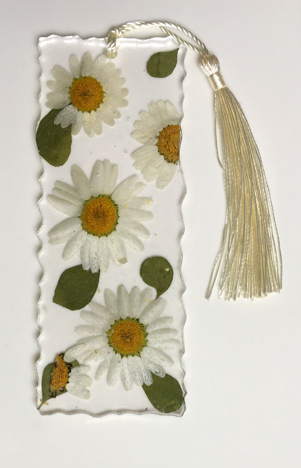 Wide & Large Scalloped Edge Daisy Bookmark with Ivory Tassel