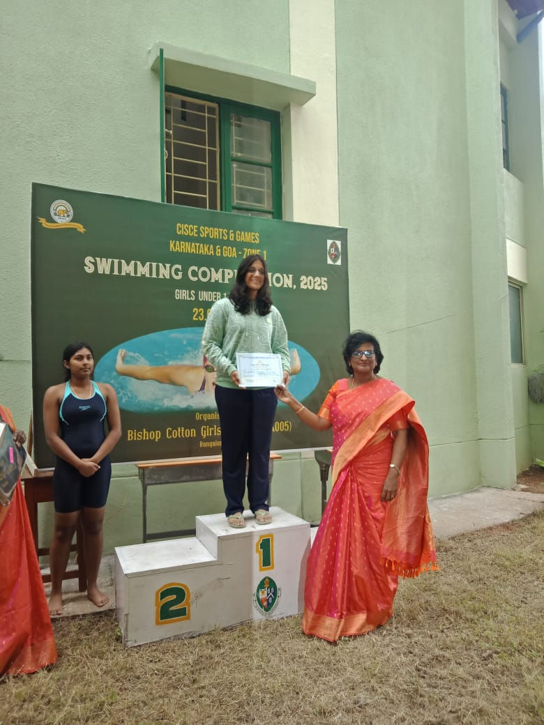 Sarah Jordan Balan - 🏊‍♀️ Making Waves, Breaking Records! 🏆