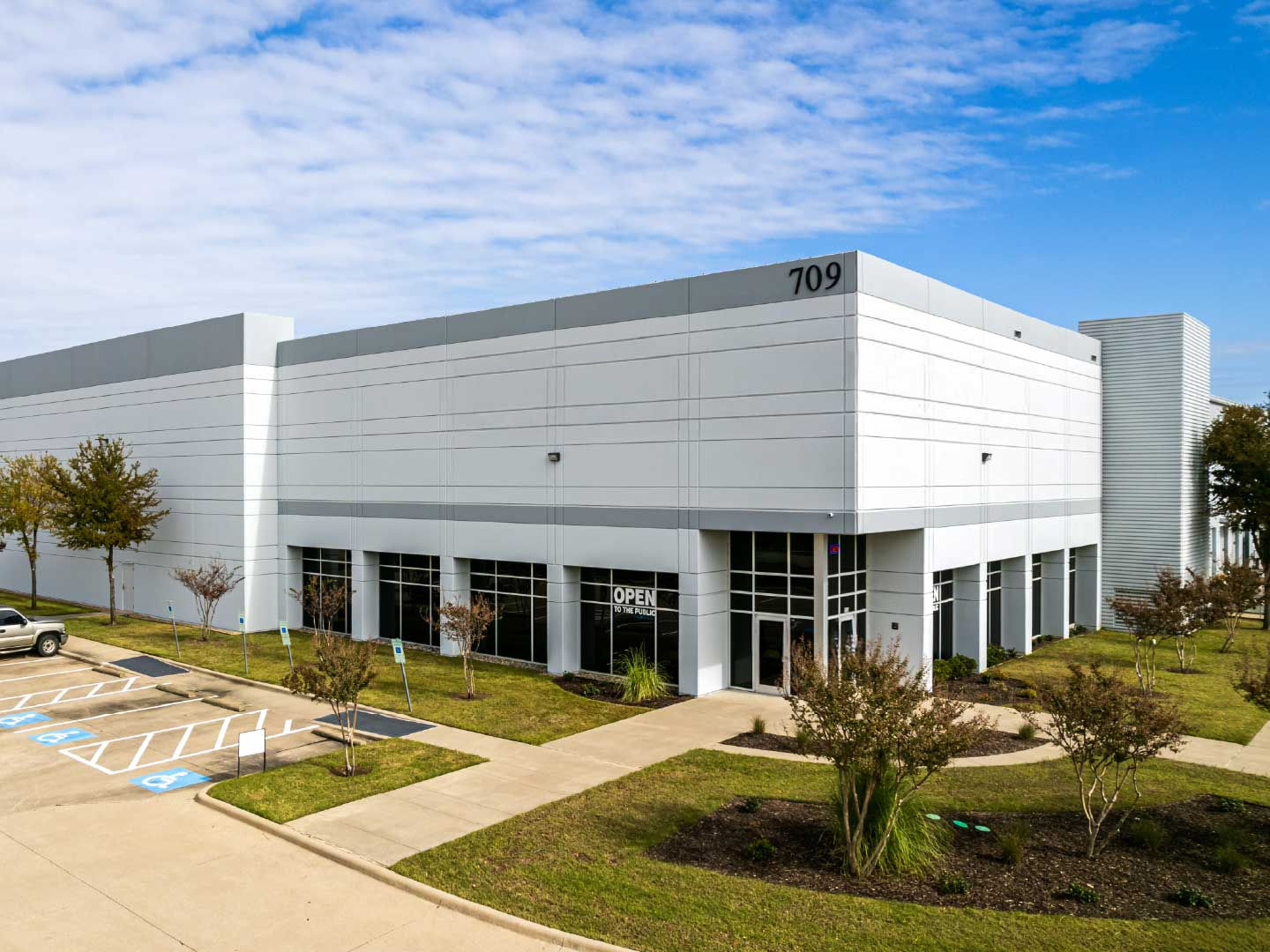 Exterior view of FBD GROUPS Texas warehouse facility in Flower Mound