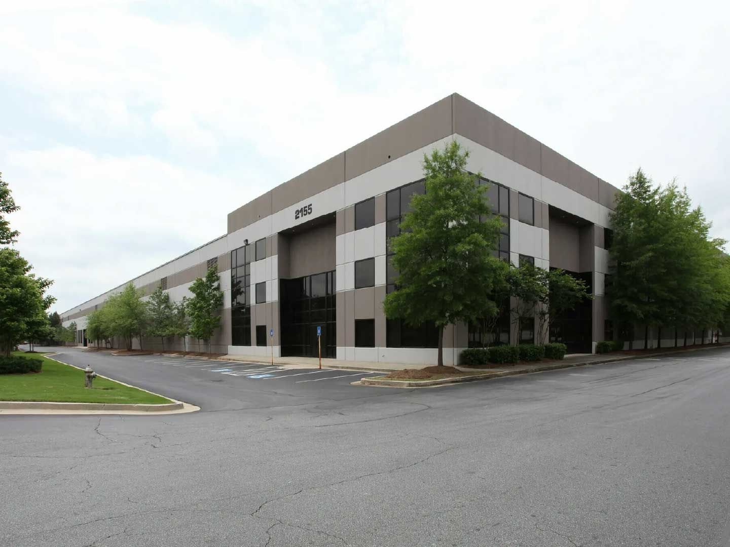 Exterior view of FBD GROUPS Georgia warehouse in Lawrenceville