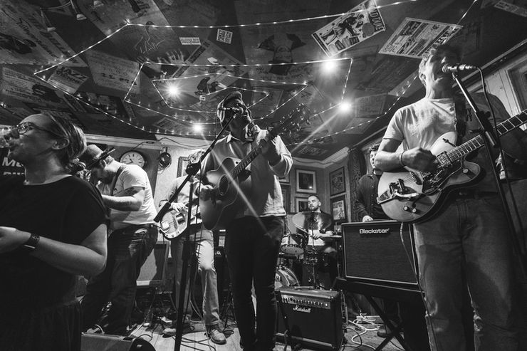 Professional gig photography by Wayne Maggs.