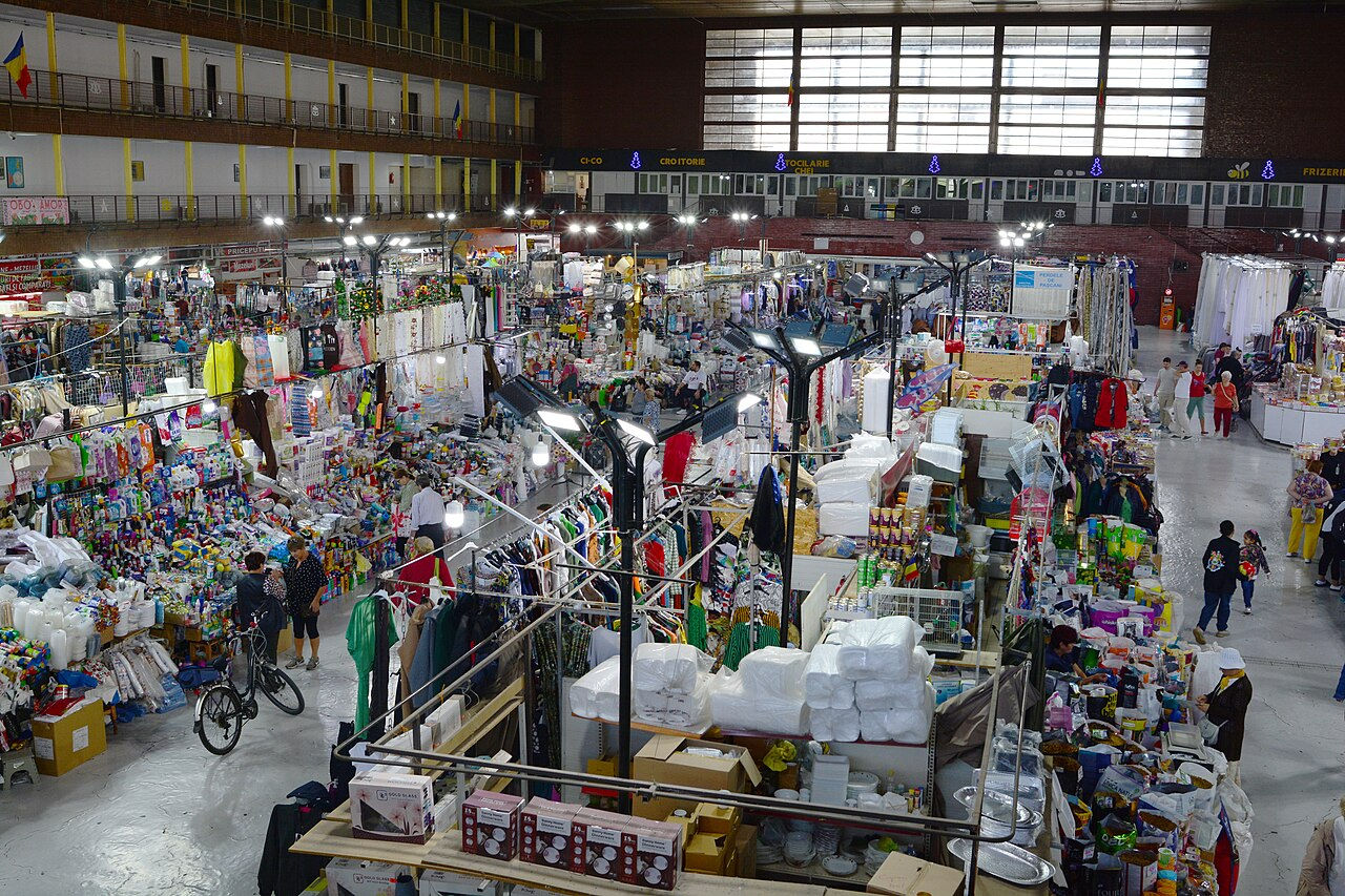 Archival photograph of Obor Market in Bucharest in 2024, showing the everyday market economy affected by rising consumer prices; Joe Mabel, CC BY-SA 4.0.