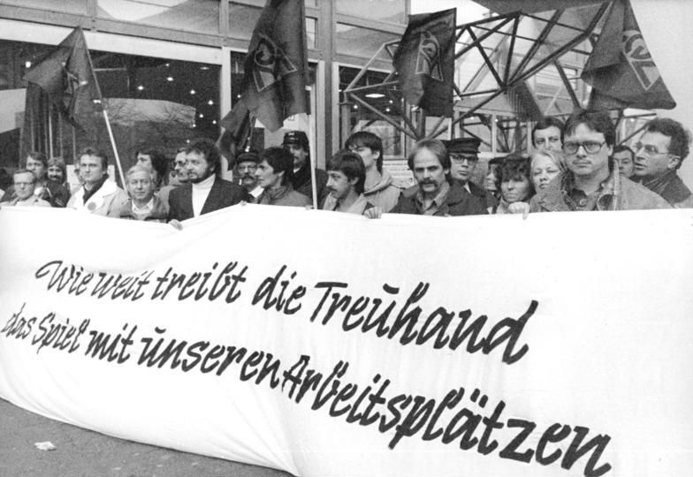 East German steelworkers protest outside the Treuhand agency in December 1990