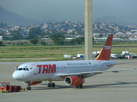 Airline bosses threaten a 16% fare spike — Brazil must tax capital, not protect carriers