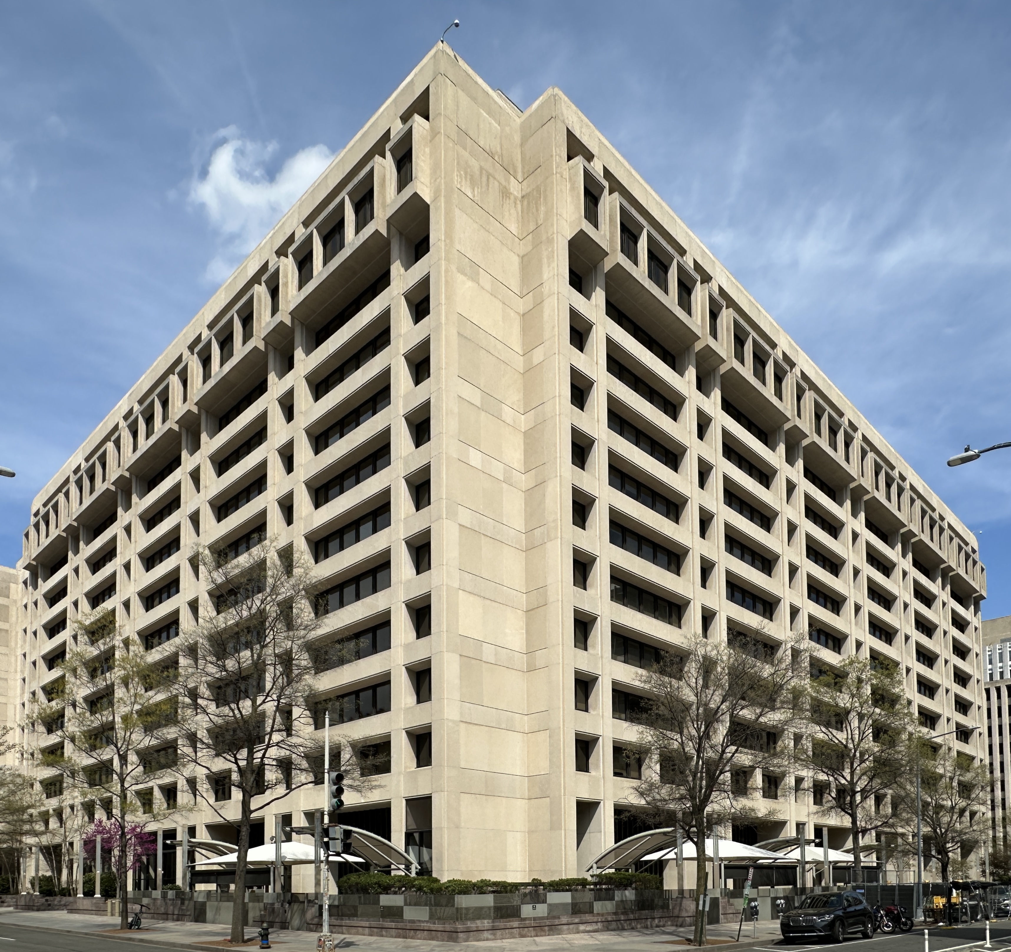 IMF says AI investment lifts growth while threatening to reshape millions of jobs