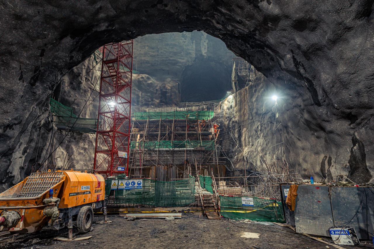 Photograph illustrating construction at Angola's Caculo Cabaça hydropower projec