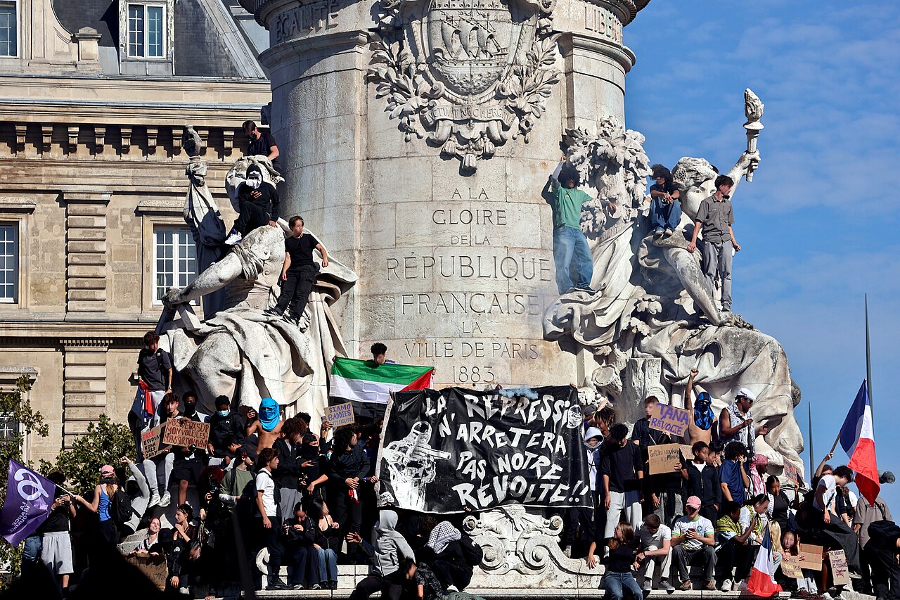 Archive photograph of students occupying the Monument to the Republic in Paris on October 6, 2026