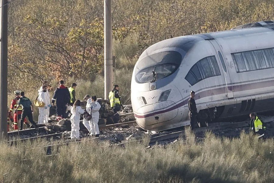 Spanish emergency services and forensic investigators working beside a damaged AVE train at Urda, Toledo, October 29, 2026