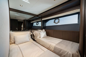 VITTORIA Yacht for Charter - Ferretti 860