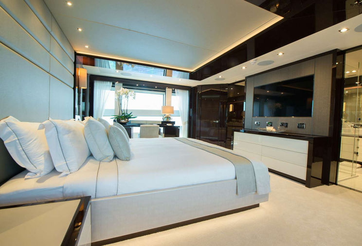 E-MOTION Yacht for Charter - Sunseeker 40m