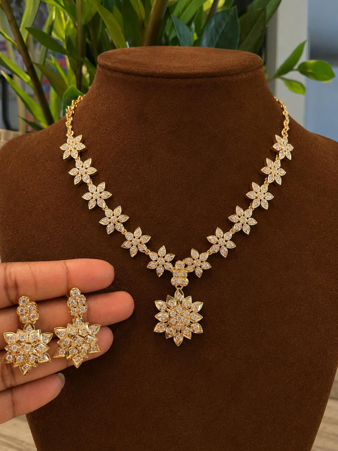 Royal White Stone Jasmine Necklace Set