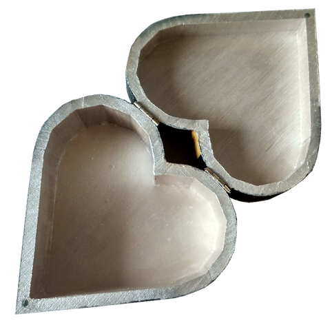 Boite en bois en forme de cœur grande ouverte