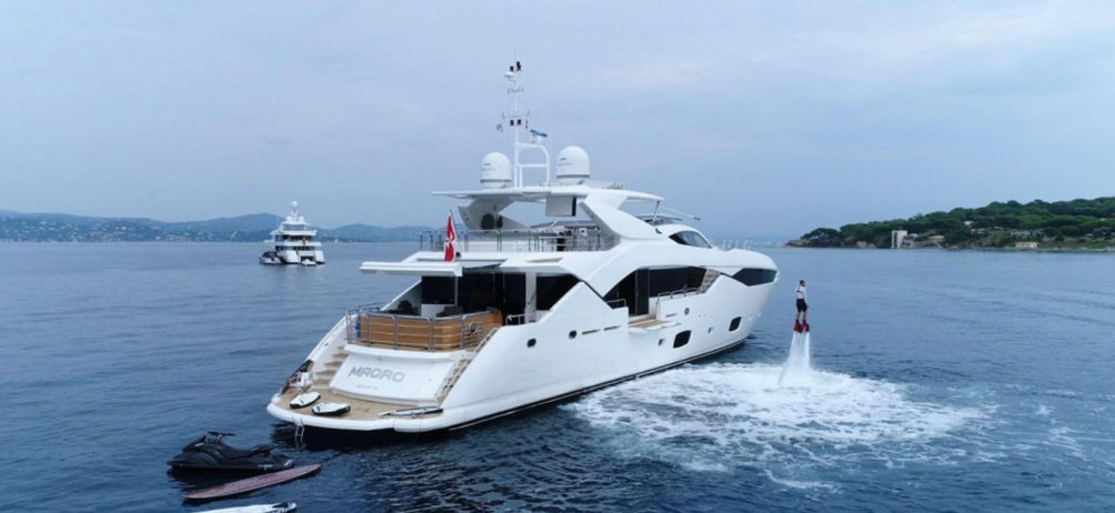 Location de yacht SUNSEEKER 115 à Saint Tropez, STYS