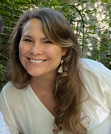Photo of a private English teacher smiling wearing a white shirt