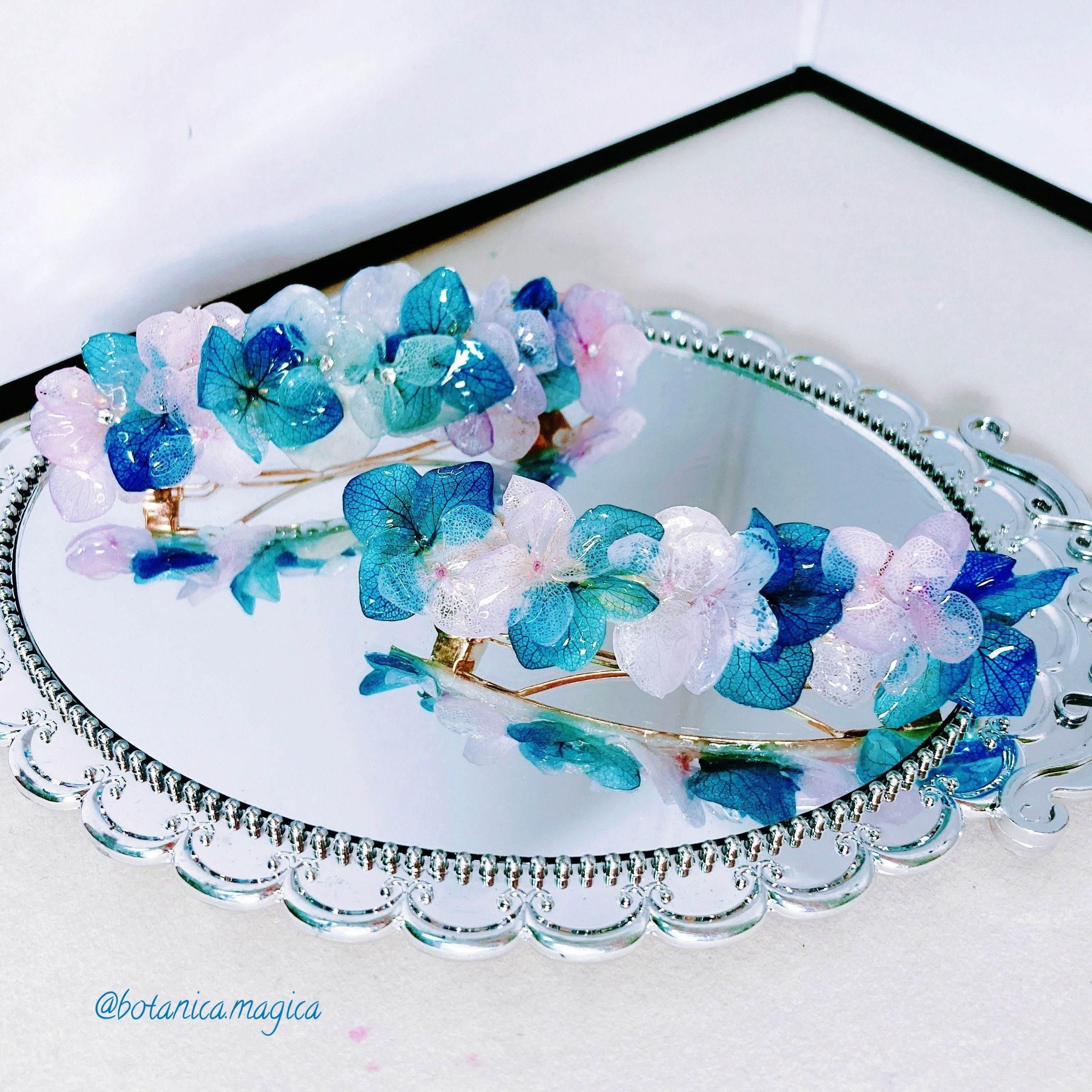 投進藍色的浪漫永生花髮夾 (彈簧夾)