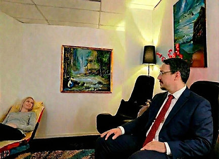 Client relaxed with HDH hypnotherapy hypnotist Brad Talbot_edited.jpg